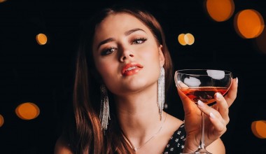 Greece: Stefania drops her new single 